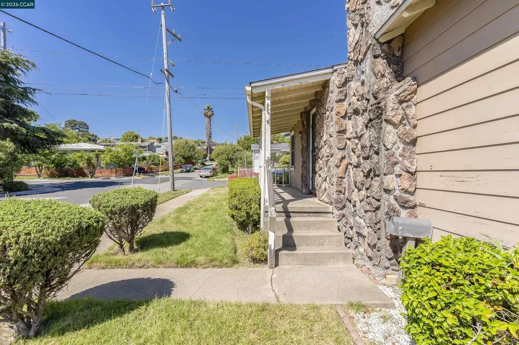 5526 Carl Avenue Richmond CA 94804