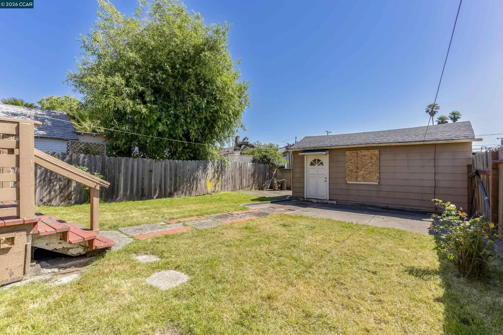 5526 Carl Avenue Richmond CA 94804
