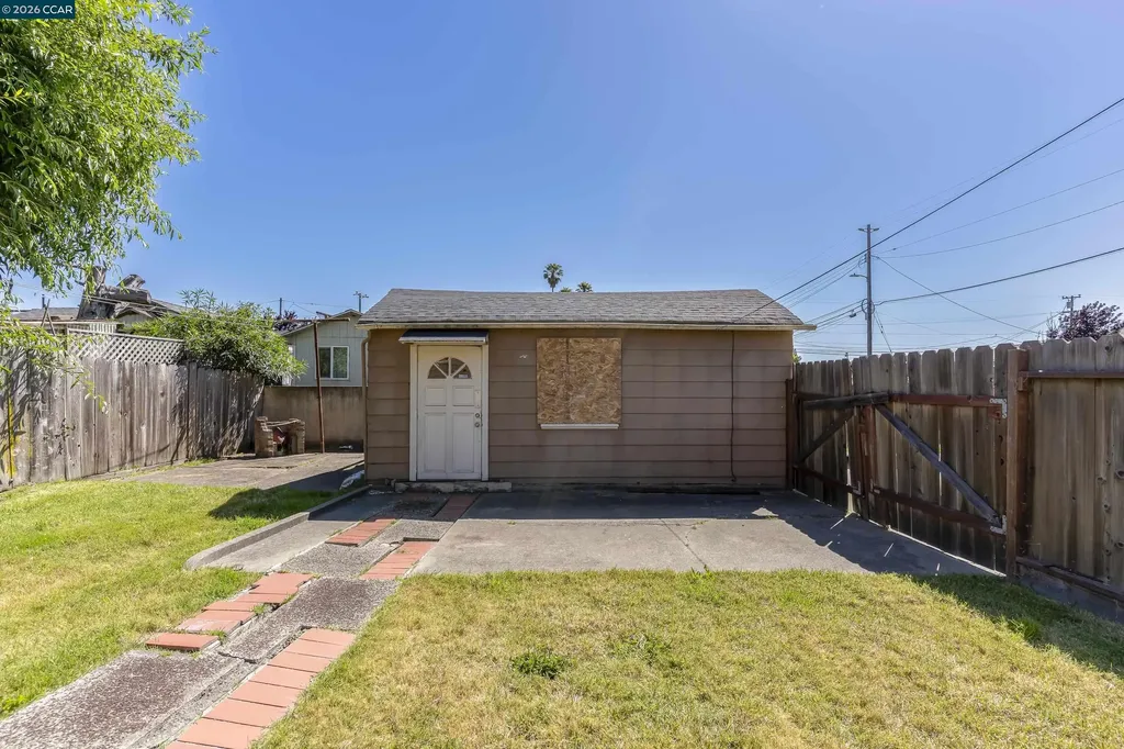 5526 Carl Avenue Richmond CA 94804