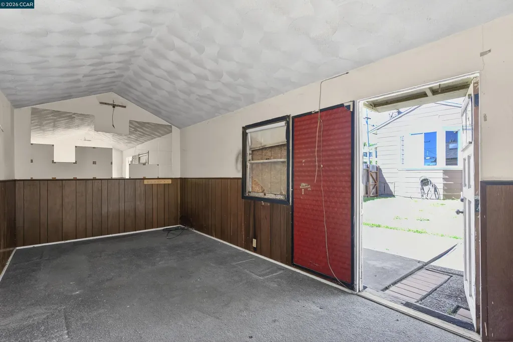 5526 Carl Avenue Richmond CA 94804