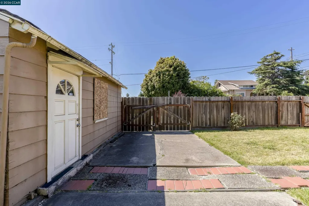 5526 Carl Avenue Richmond CA 94804