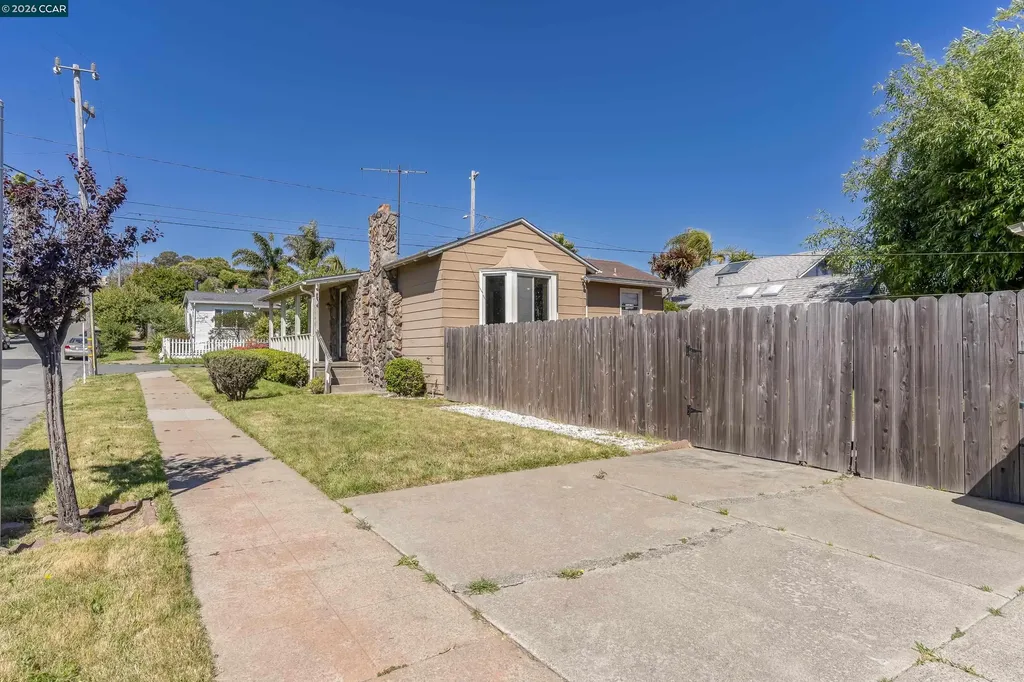 5526 Carl Avenue Richmond CA 94804