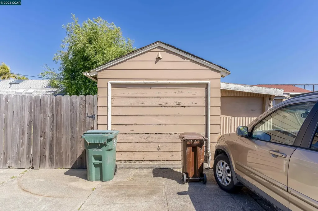 5526 Carl Avenue Richmond CA 94804
