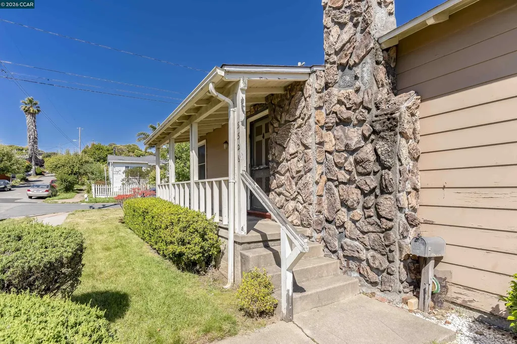 5526 Carl Avenue Richmond CA 94804