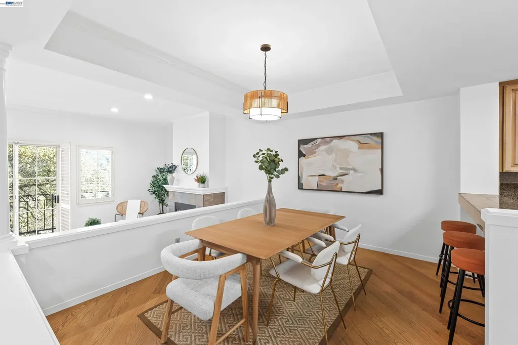 4636 Redwood Road Oakland CA 94619
