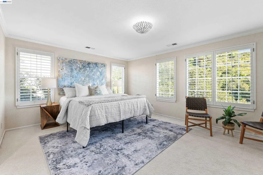 4636 Redwood Road Oakland CA 94619