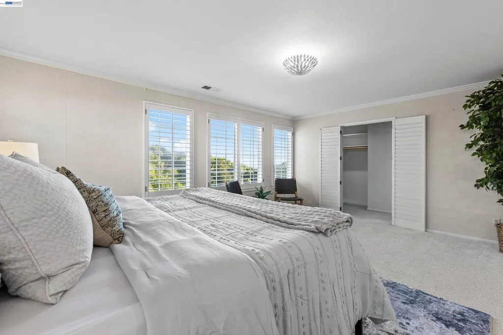 4636 Redwood Road Oakland CA 94619