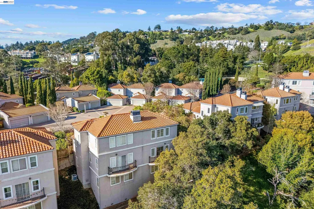 4636 Redwood Road Oakland CA 94619