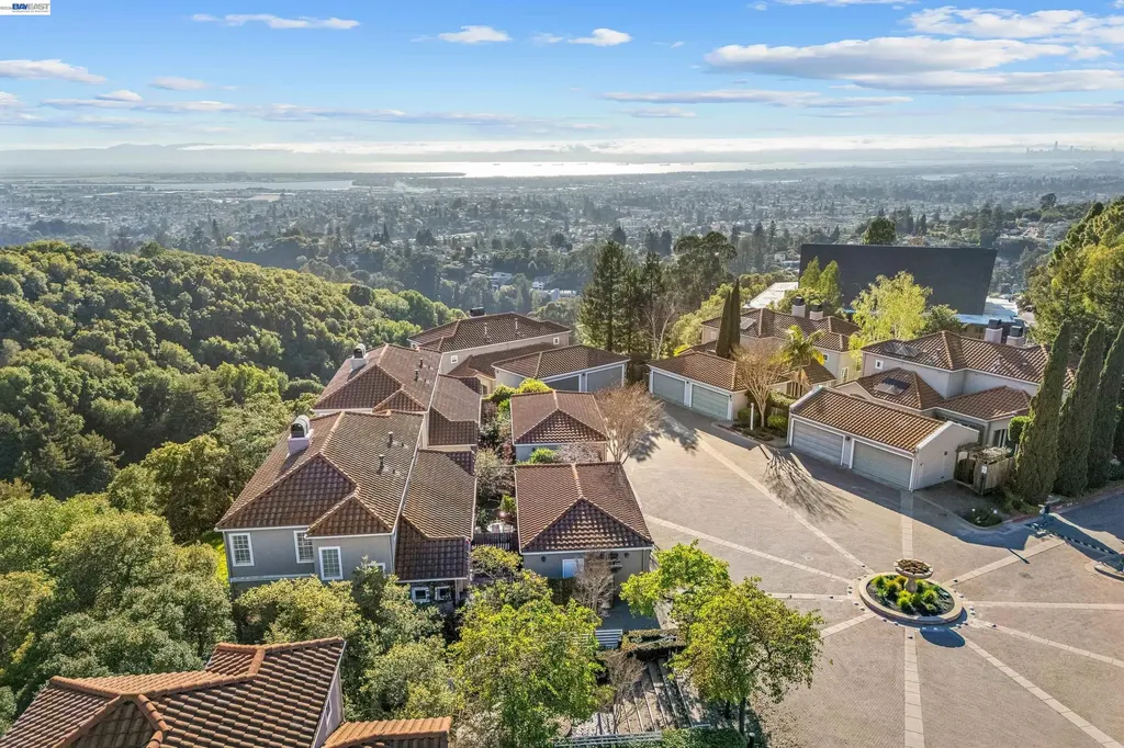 4636 Redwood Road Oakland CA 94619