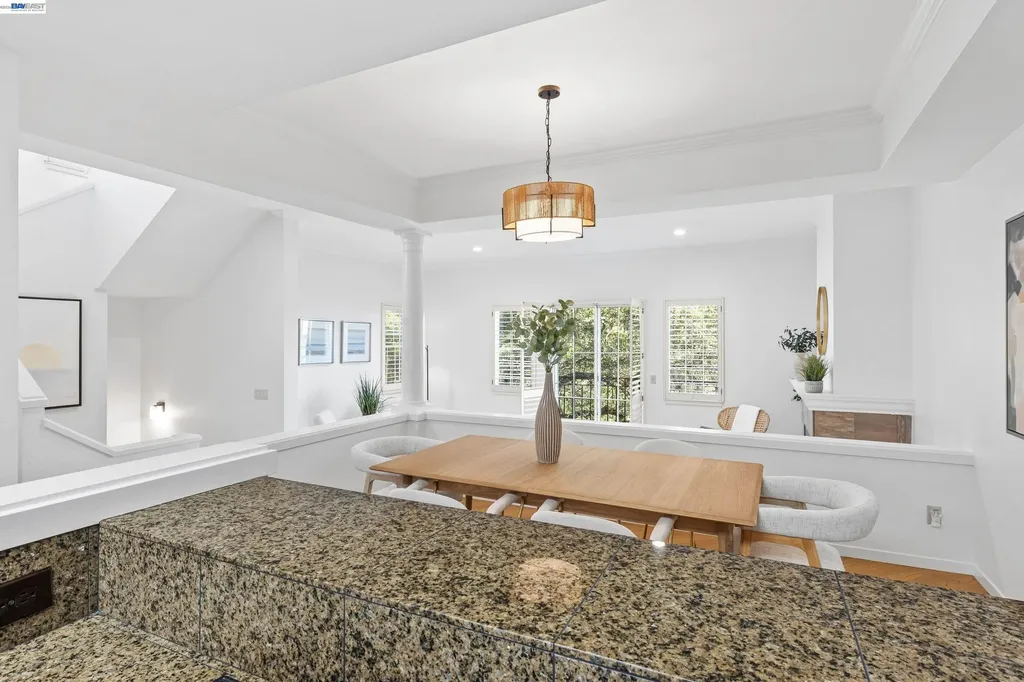 4636 Redwood Road Oakland CA 94619