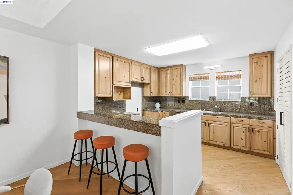 4636 Redwood Road Oakland CA 94619