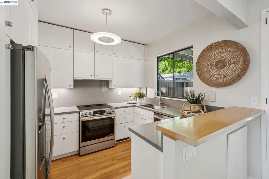 41 Spyglass Hill Oakland CA 94618