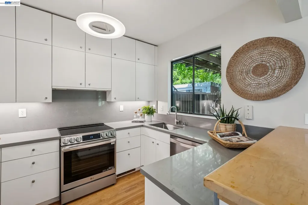 41 Spyglass Hill Oakland CA 94618