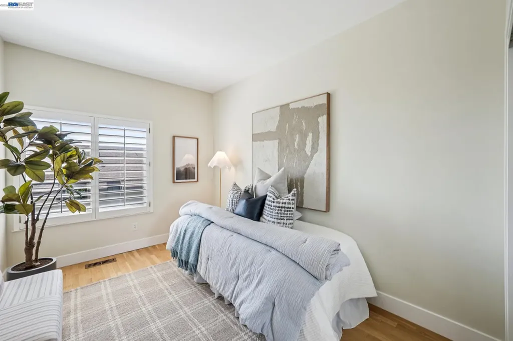 41 Spyglass Hill Oakland CA 94618