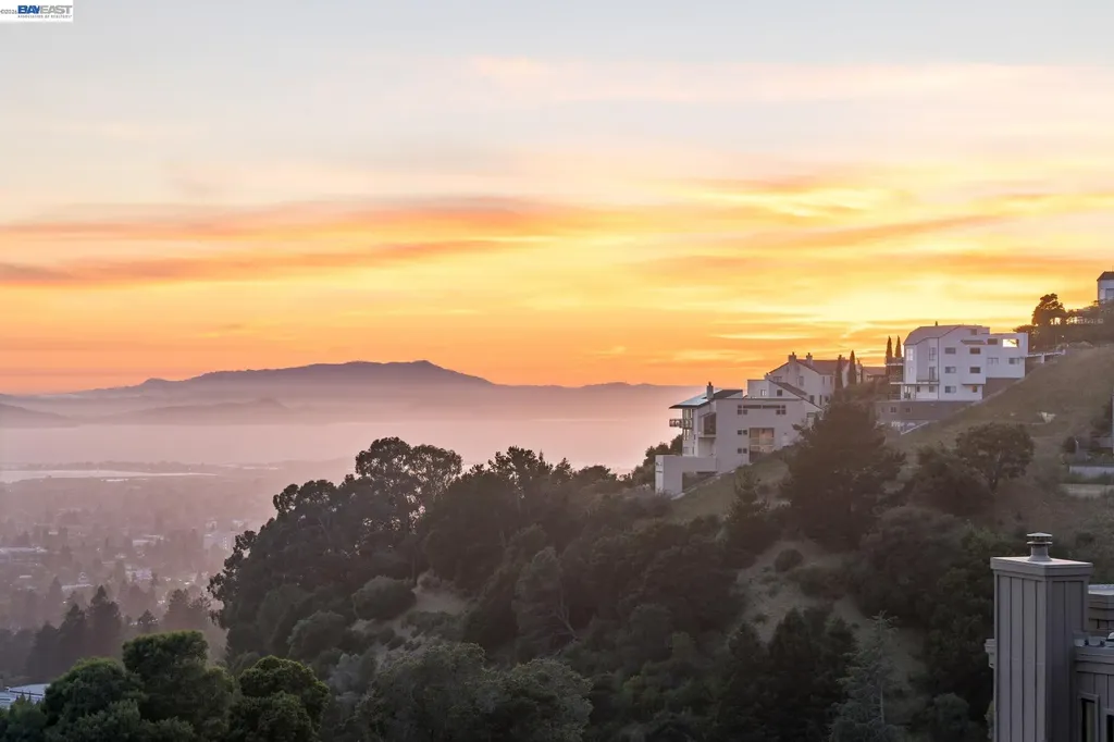 41 Spyglass Hill Oakland CA 94618