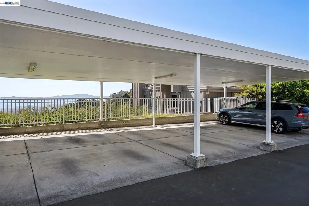41 Spyglass Hill Oakland CA 94618