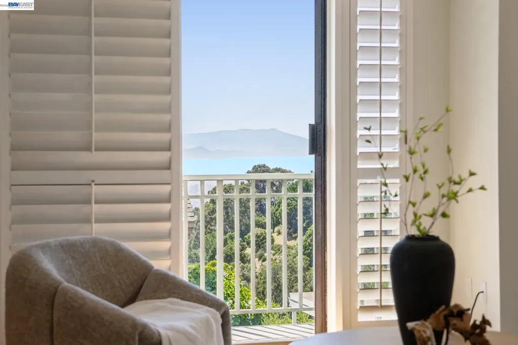 41 Spyglass Hill Oakland CA 94618