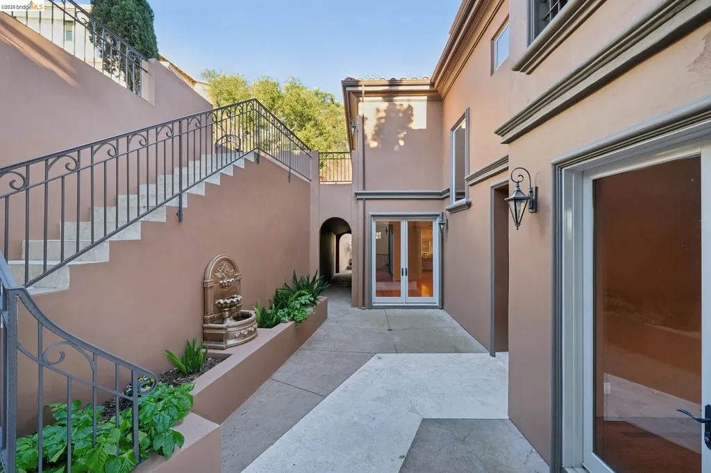 6611 Elverton Drive Oakland CA 94611