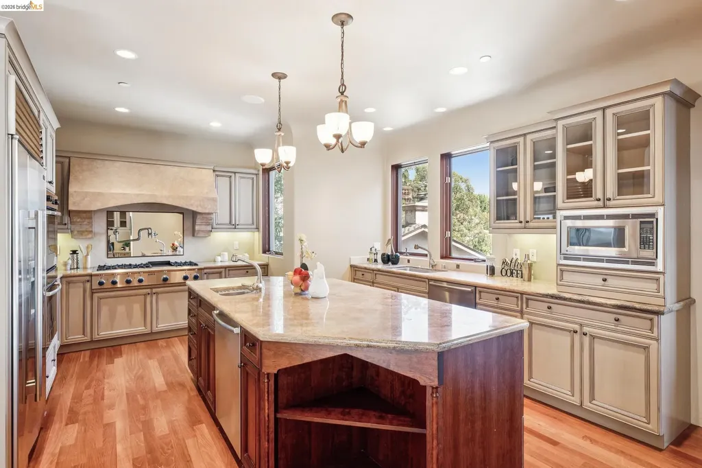 6611 Elverton Drive Oakland CA 94611