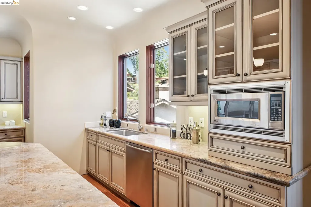 6611 Elverton Drive Oakland CA 94611