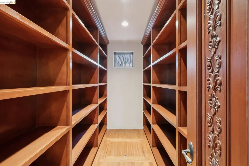 6611 Elverton Drive Oakland CA 94611