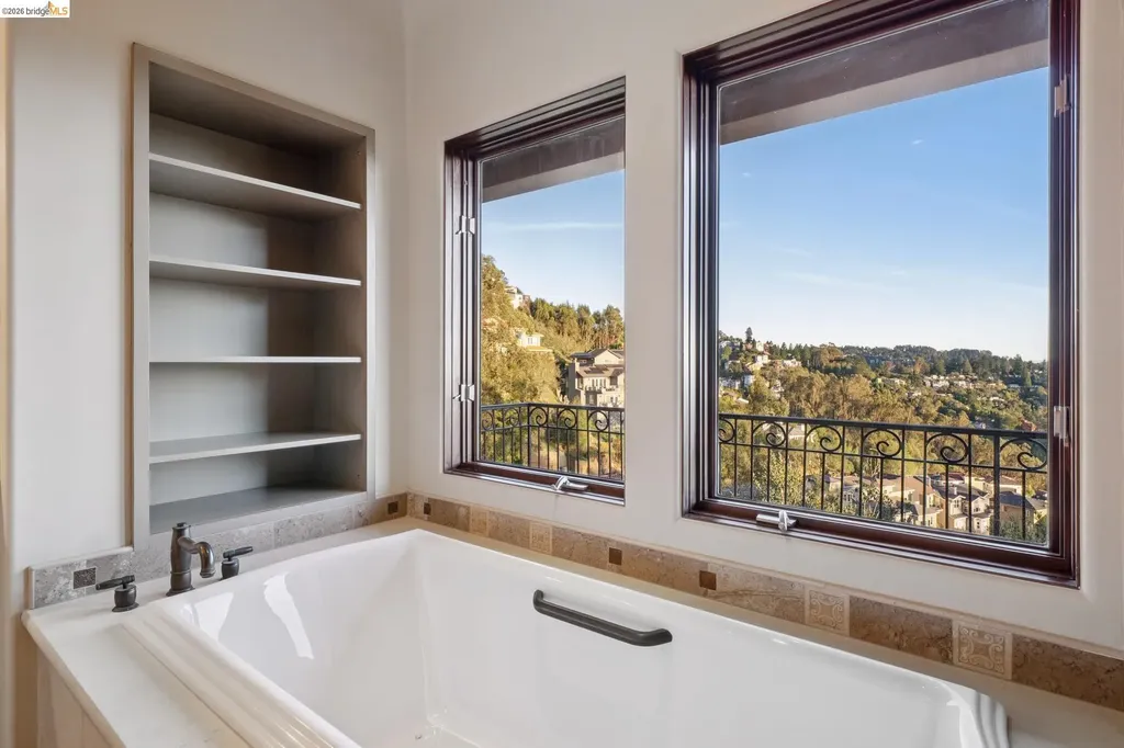 6611 Elverton Drive Oakland CA 94611