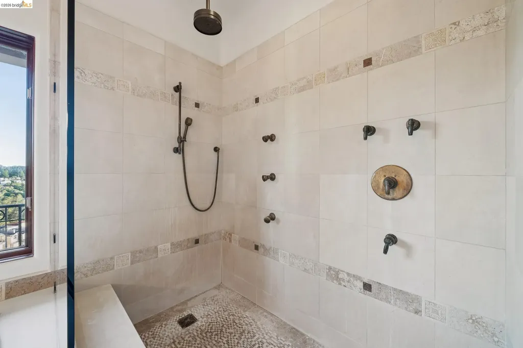 6611 Elverton Drive Oakland CA 94611