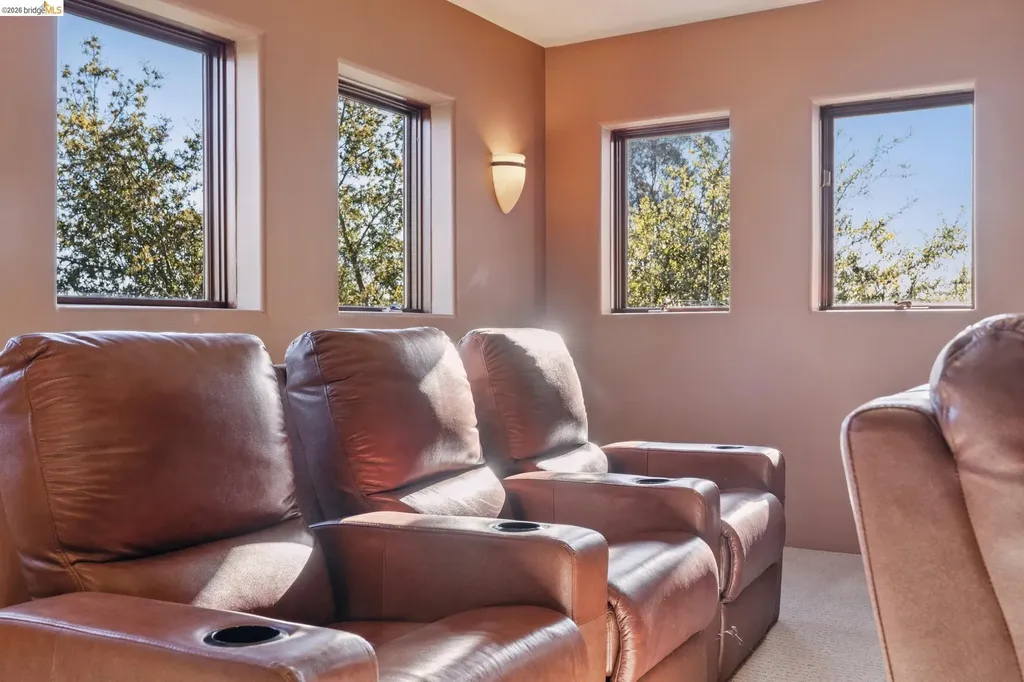 6611 Elverton Drive Oakland CA 94611
