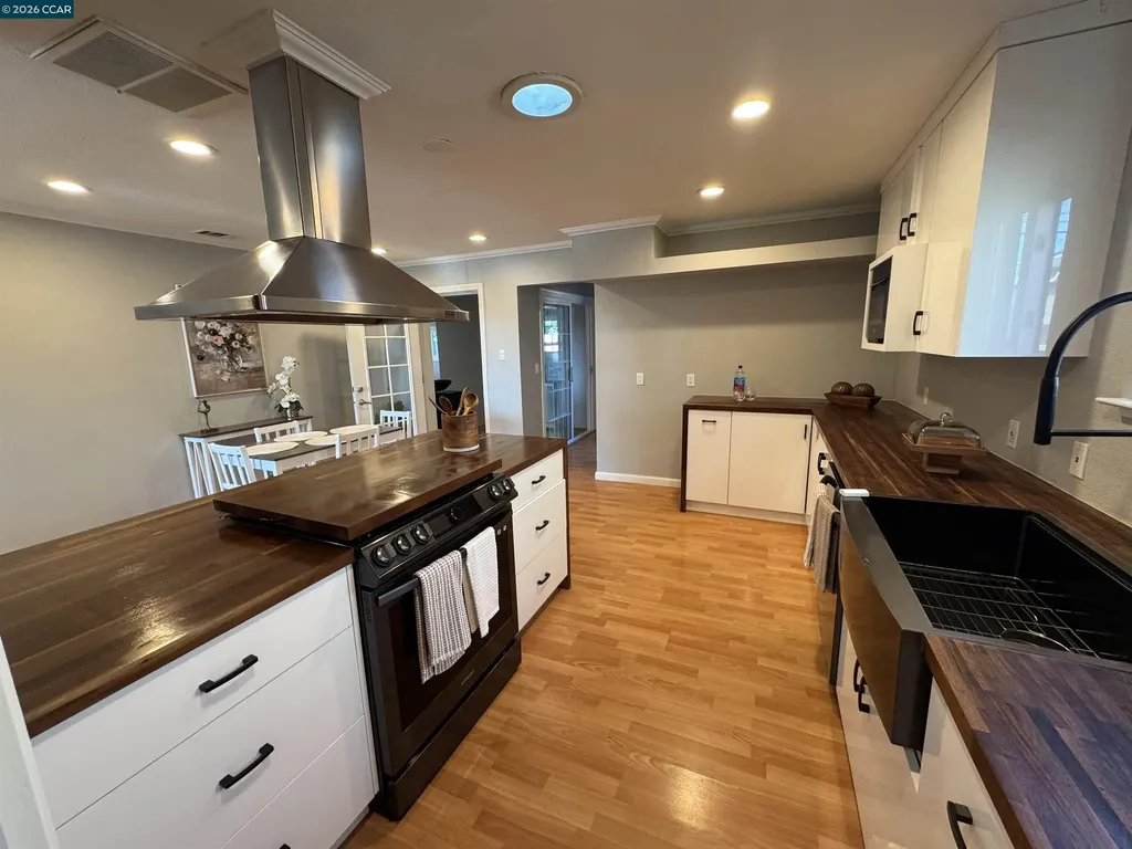 22780 Hesperian Boulevard Hayward CA 94541