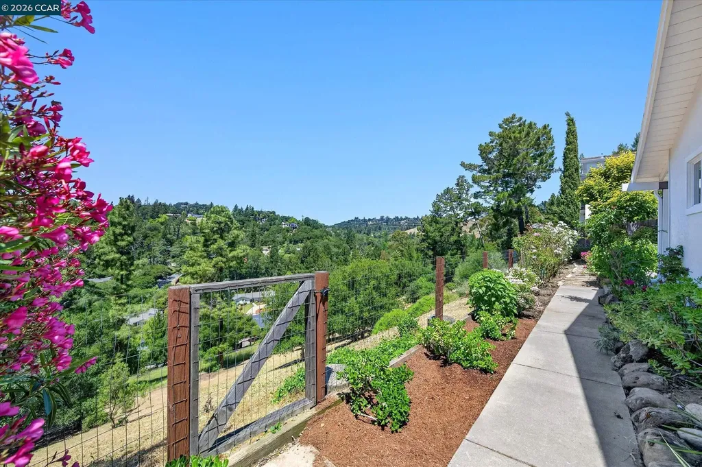 136 Ardith Drive Orinda CA 94563