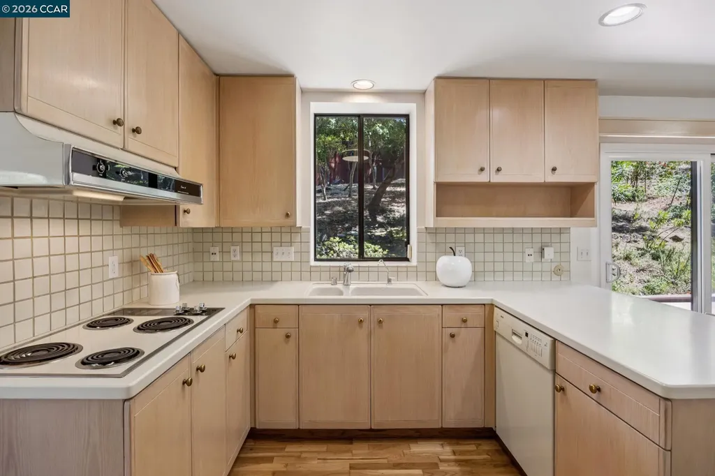135 Canon Drive Orinda CA 94563