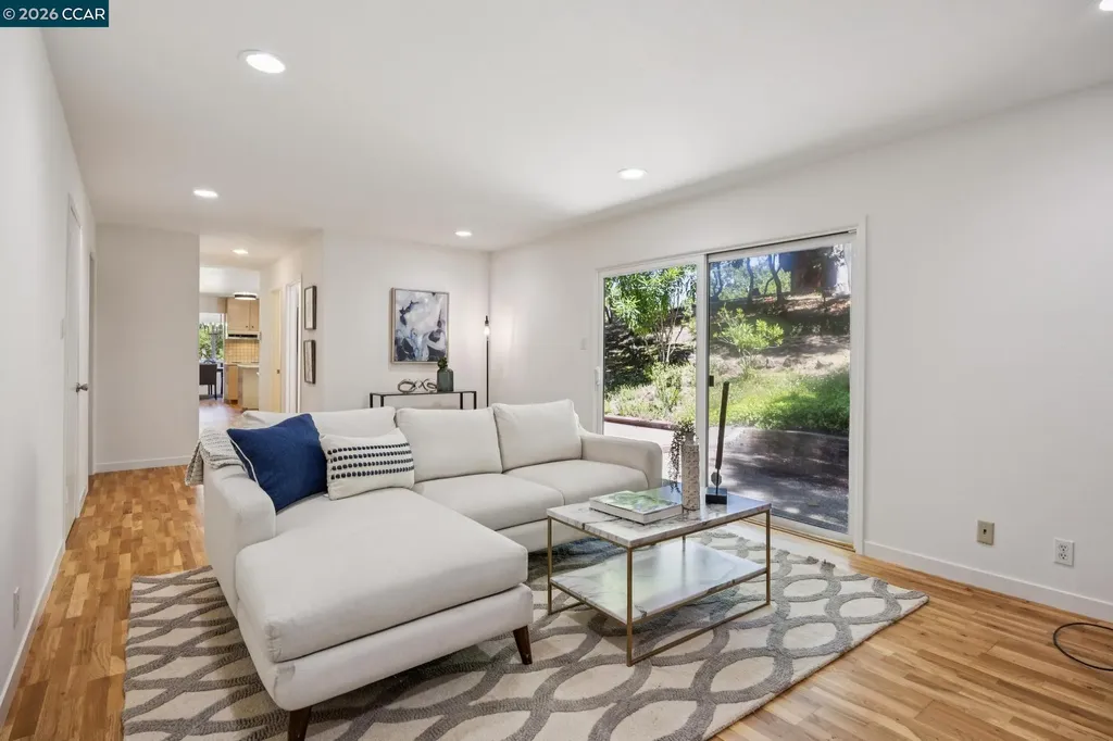 135 Canon Drive Orinda CA 94563