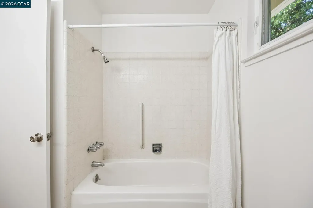 135 Canon Drive Orinda CA 94563