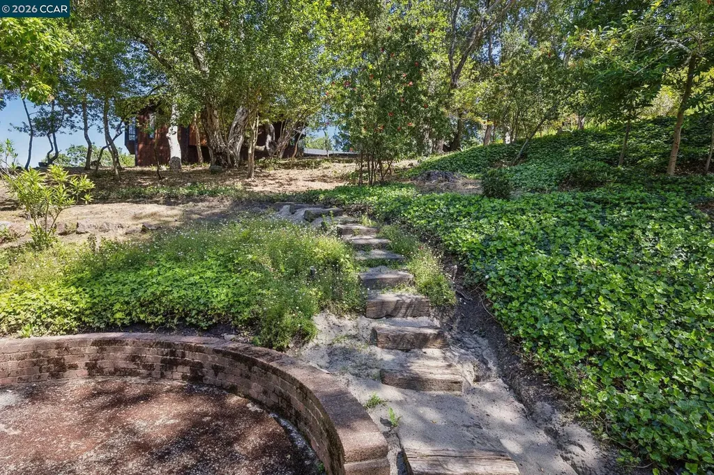 135 Canon Drive Orinda CA 94563
