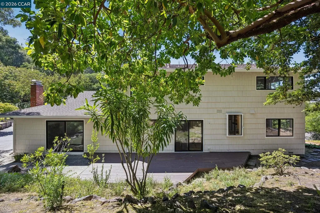 135 Canon Drive Orinda CA 94563