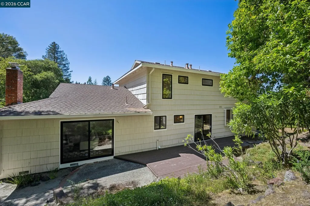 135 Canon Drive Orinda CA 94563