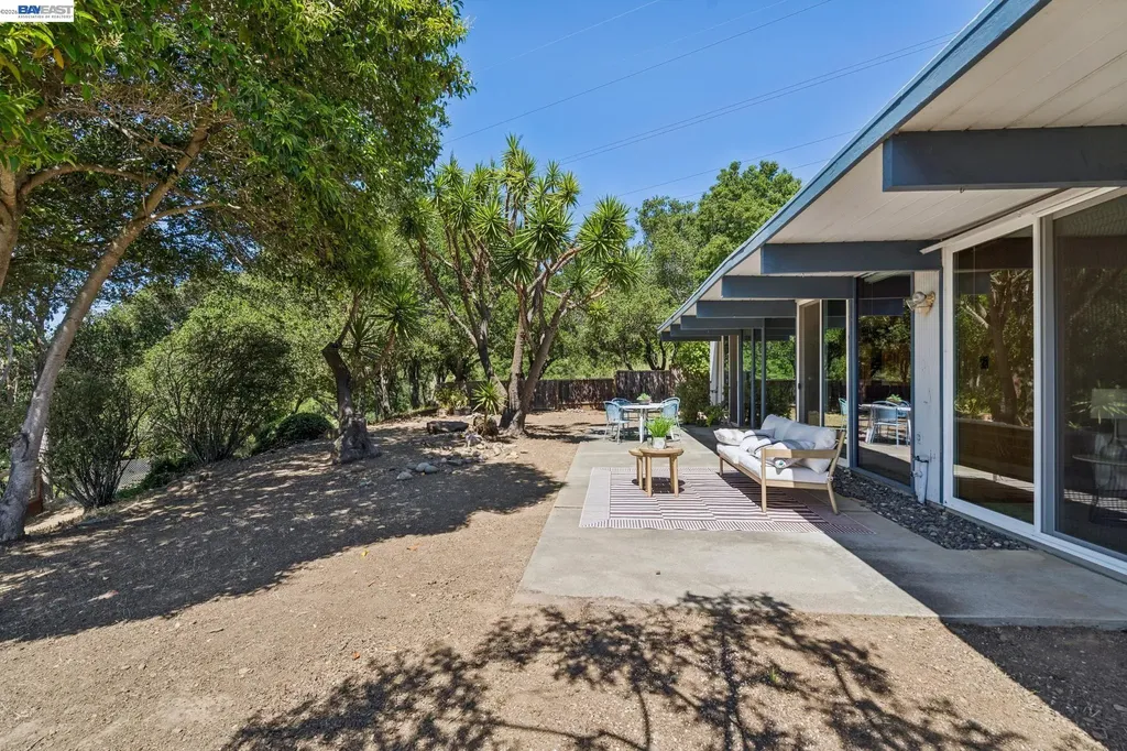 5314 Crown Court Castro Valley CA 94552