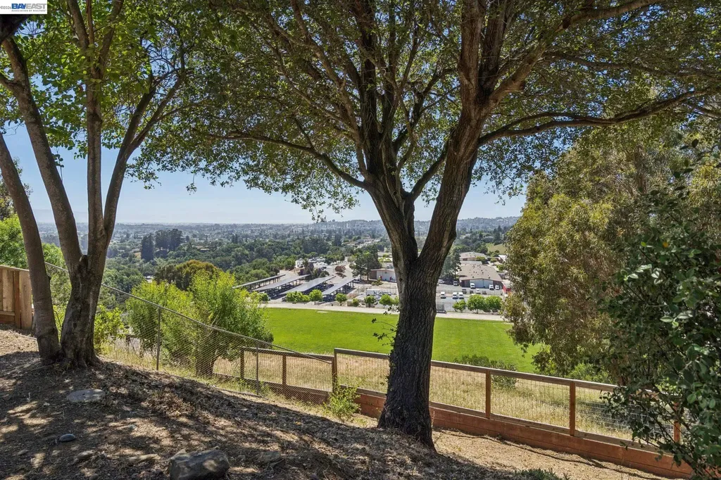 5314 Crown Court Castro Valley CA 94552