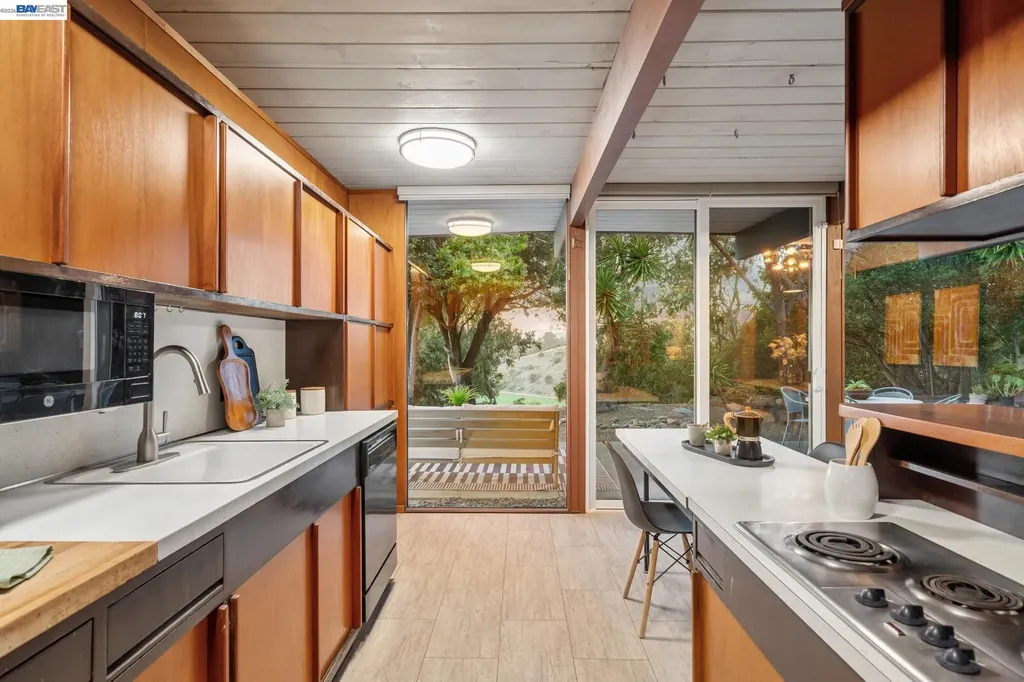 5314 Crown Court Castro Valley CA 94552