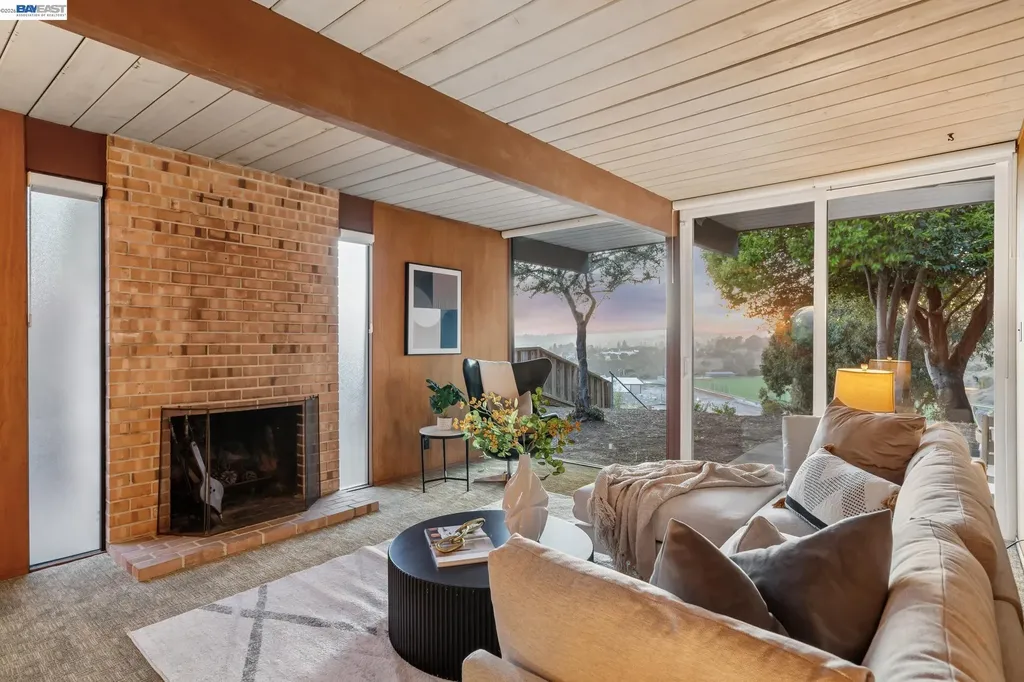 5314 Crown Court Castro Valley CA 94552