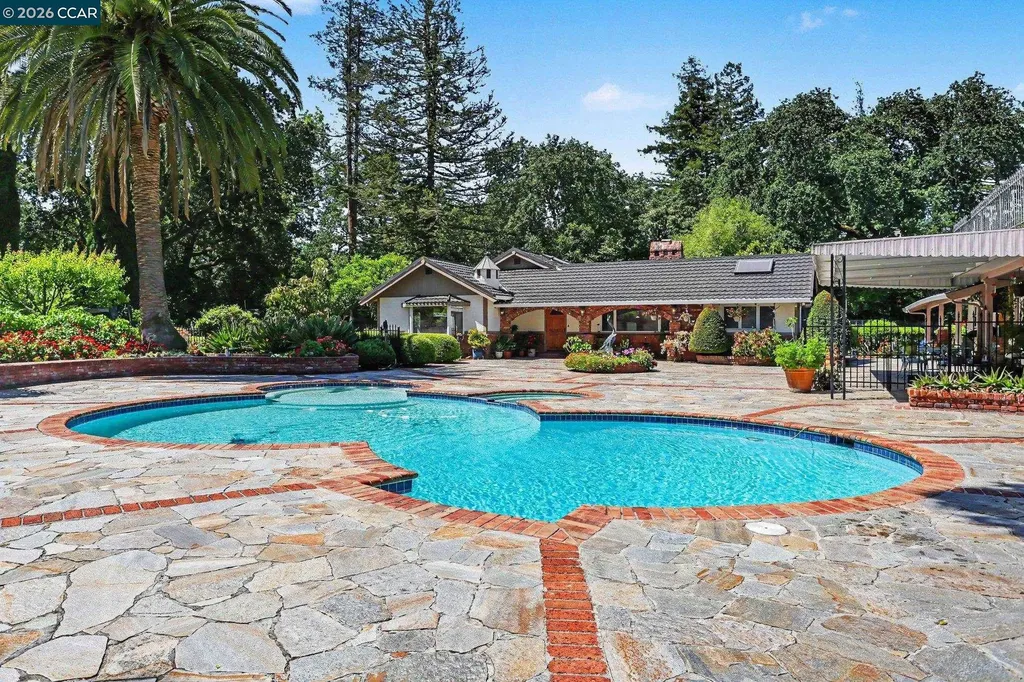 25 Amberwood Lane Walnut Creek CA 94598