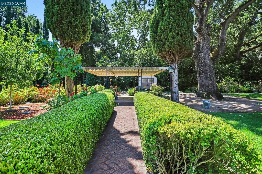 25 Amberwood Lane Walnut Creek CA 94598