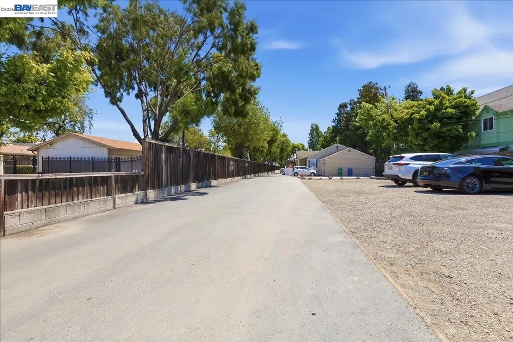 882 Tennyson Road Hayward CA 94544
