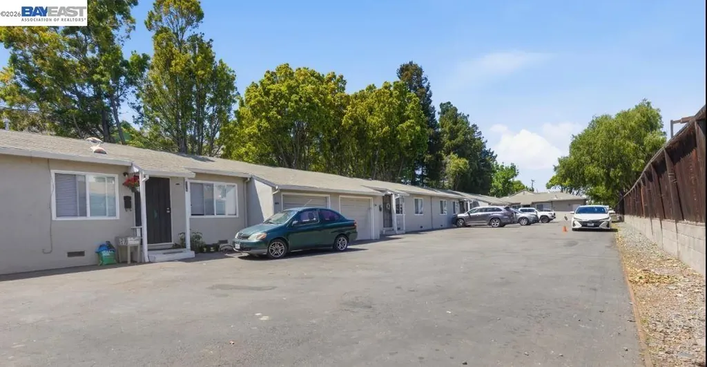 882 Tennyson Road Hayward CA 94544