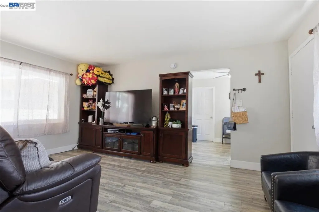 882 Tennyson Road Hayward CA 94544