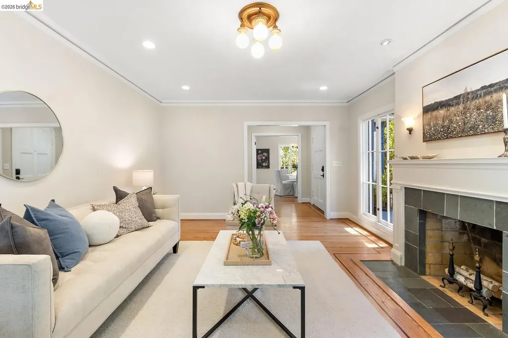 859 Sunnyhills Road Oakland CA 94610