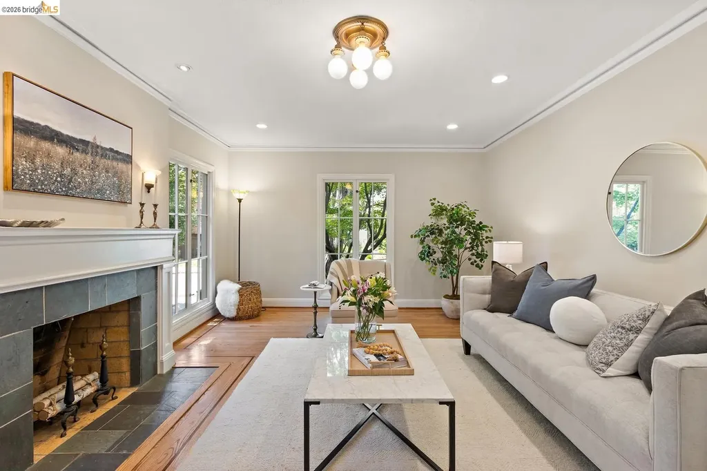 859 Sunnyhills Road Oakland CA 94610