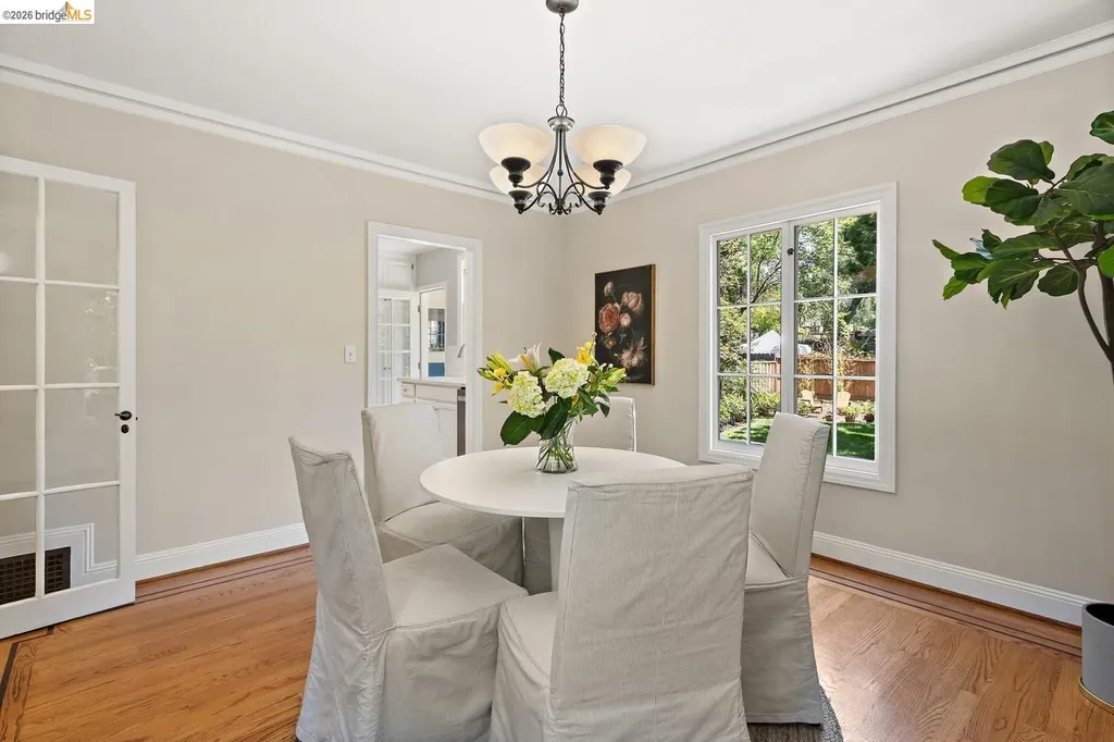 859 Sunnyhills Road Oakland CA 94610