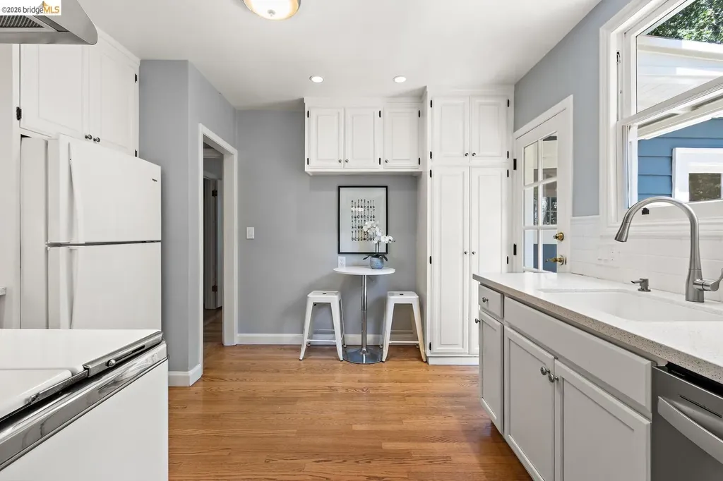 859 Sunnyhills Road Oakland CA 94610