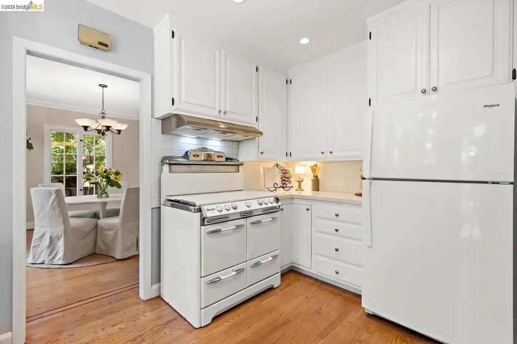 859 Sunnyhills Road Oakland CA 94610